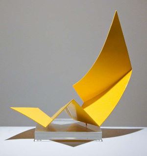 Lía Bermúdez - Sculpture yellow patina