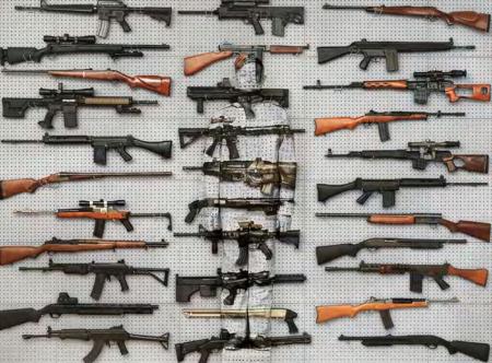 liu-bolin-hiding-new-york-gun-rack.jpg